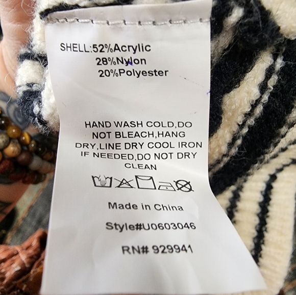 Vintage Black and White Patterned buttondown cardigan Sweater - Picture 8 of 8